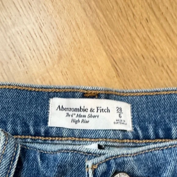 Abercrombie & Fitch Medium Blue Frayed Hem 4” Mom Short High Rise - Picture 2 of 3